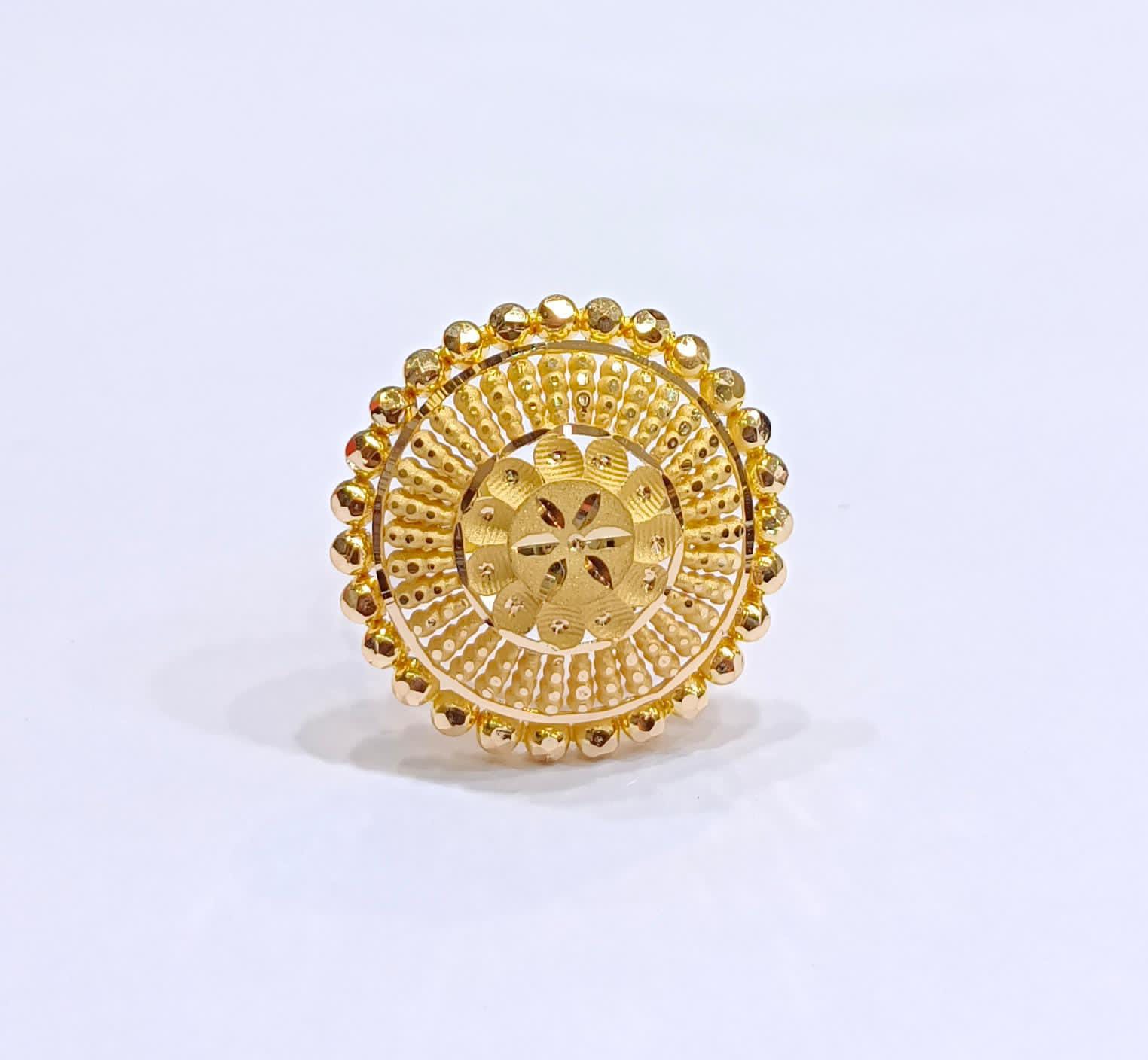 Ladies Gold Ring 